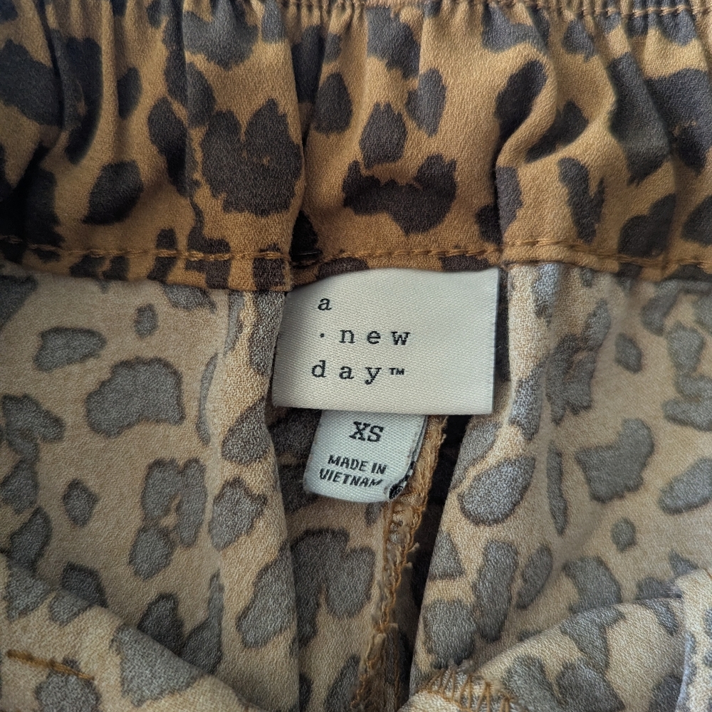 A New Day Leopard Print Shorts - Picture 4 of 7